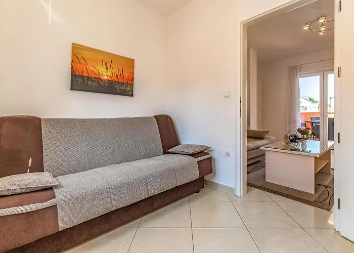 2 Bedroom Awesome In Medulin