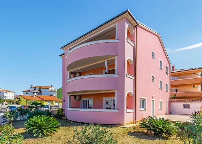 2 Bedroom Awesome In Medulin