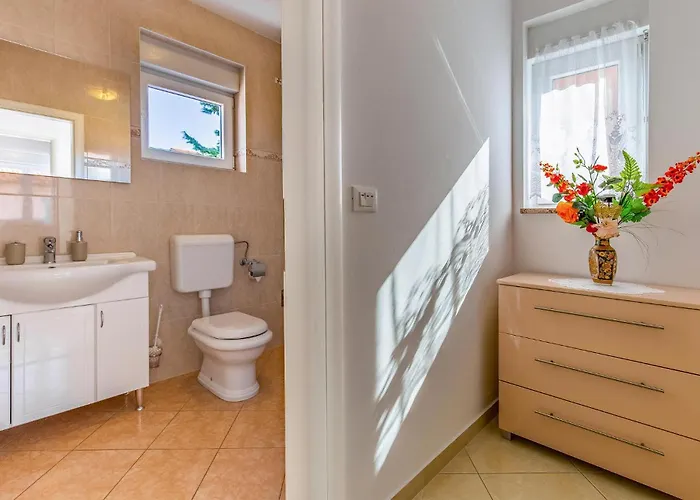 2 Bedroom Awesome In Medolino