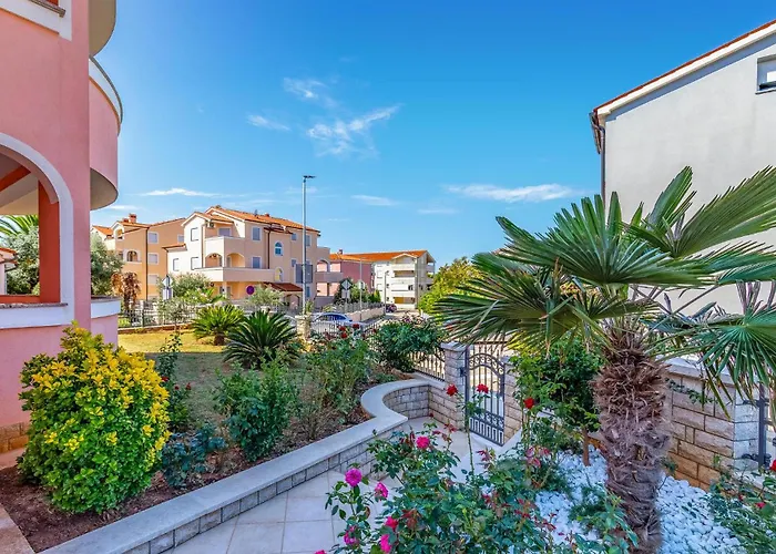 2 Bedroom Awesome In Appartamento *