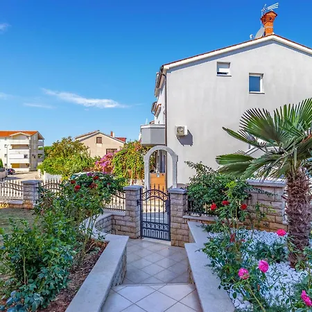 2 Bedroom Awesome In Apartment