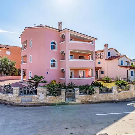 Apartment 2 Bedroom Awesome In *