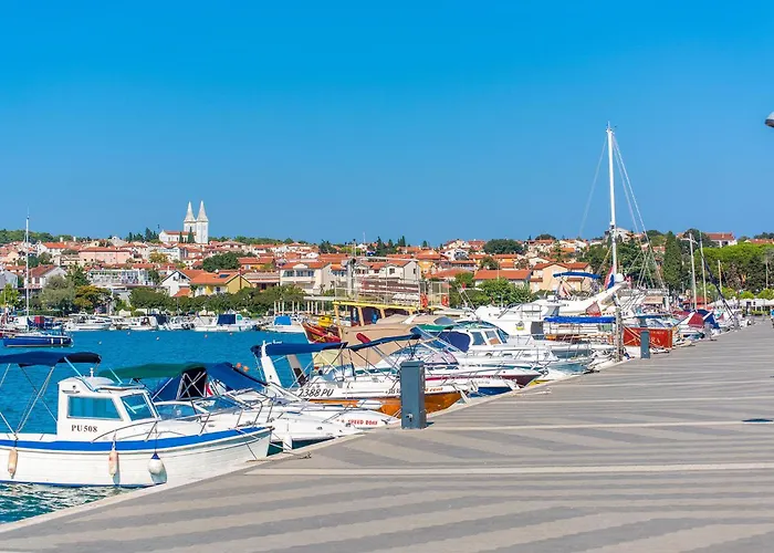 Apartment 2 Bedroom Awesome In *