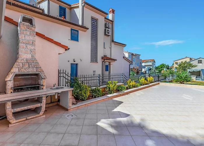 2 Bedroom Awesome In * Medulin