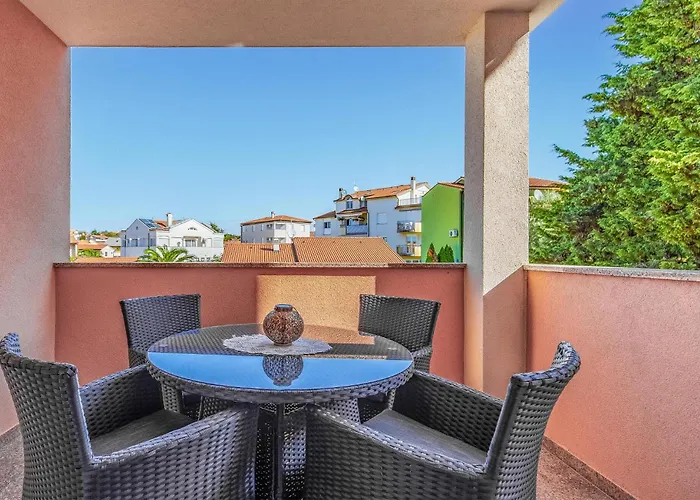 Apartment 2 Bedroom Awesome In *