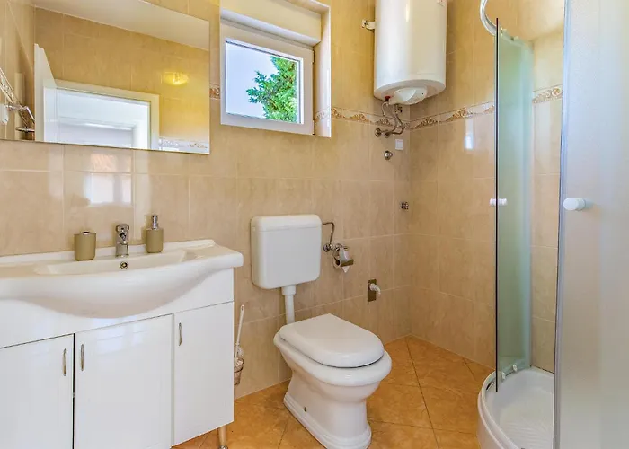 2 Bedroom Awesome In Apartment *