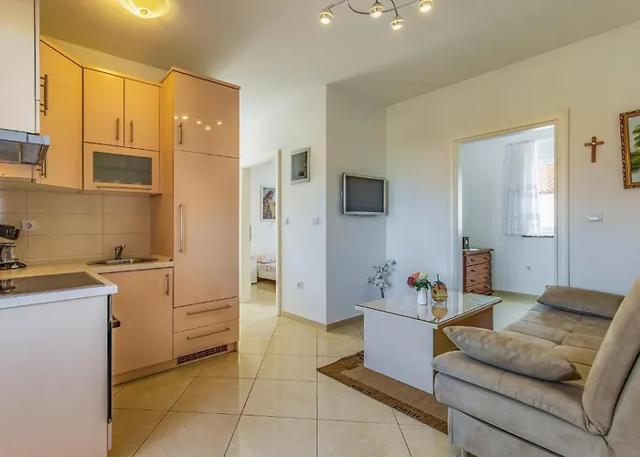 2 Bedroom Awesome In Apartment Medulin