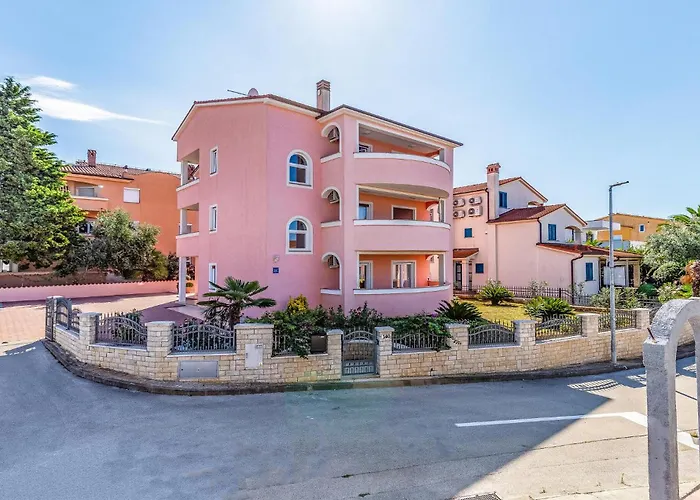 Apartment 2 Bedroom Awesome In *